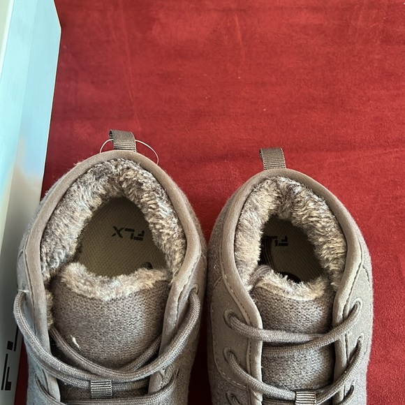 NWT FLX Dynamic Wool Exhilarate Sneaker (size 8) - Picture 4 of 8